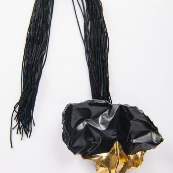 Brosa neagra ,,Wrap my feelings''-bijuterie-raluca-buzura